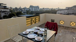 Penthouse Apartments by Cozystays Raja Park